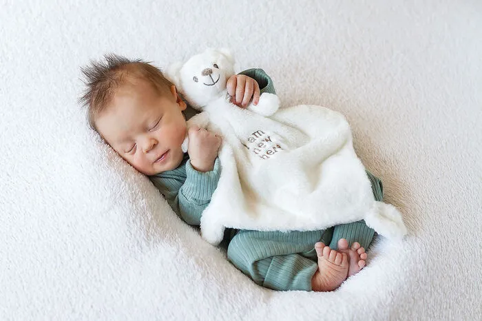Friedlich schlummert Paul (3050 g, 50 cm) beim ersten Fototermin. Der junge Mann tat am 9. September um 4.58 Uhr seinen ersten Schrei. Überglücklich sind die Eltern Daniela Seidl und Patrick Pongratz aus Wolfsberg.