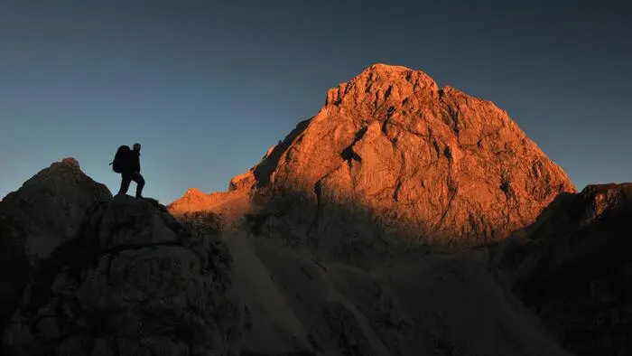 Der Alpinist wurde von herabfallenden Steinen getroffen (Archivbild)