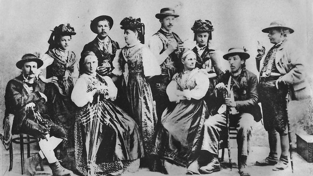 Erinnerungsfoto einer Görtschitztaler Trachtengruppe an das Klagenfurter Trachtenfest im Jahre 1903 