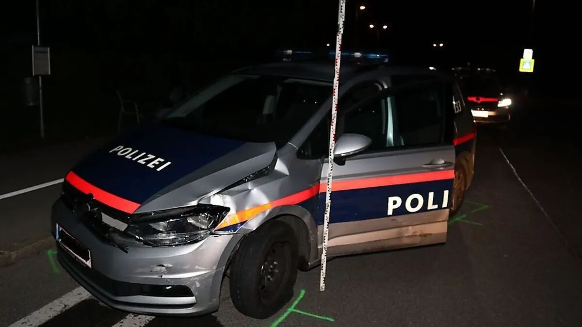 Das Dienstfahrzeug wurde stark beschädigt und ist nicht mehr fahrbereit