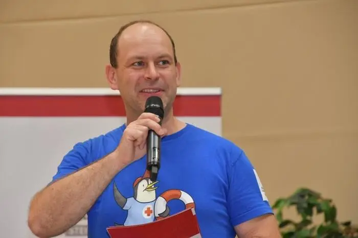Jugendrotkreuz-Landesleiter Patrick Lechner (Bild) gratulierte allen jungen Teilnehmern, darunter auch Schulen aus der Region Murau-Murtal mit folgenden Platzierungen: Scheifling (Platz 6), St. Lambrecht (9), Knittelfeld-Lindenallee (10), Maßweg (11) St. Georgen ob Murau (12), Judenburg-Stadt (15), St. Peter am Kammersberg (24), VS Oberwölz, Platz (27) und VS Mariahof (29).