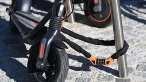 Auf E-Scooter hatte es der Dieb angesehen