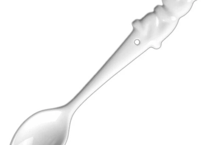Der Hasen-Löffel aus hochwertigem Porzellan ist absolut geschmacksneutral. Besonders für Metallallergiker und Lebensmittel wie Salz, Senf oder Eier zu empfehlen, da keine Reaktion mit anderen Stoffen stattfindet. Zu Ostern ist er natürlich besonders gefragt! Gesehen um 3,90 Euro bei www.zumkochen.at