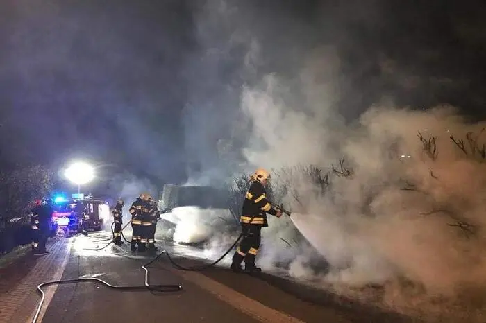 Die Stadtfeuerwehr Weiz rückte mit 18 Leuten und vier Fahrzeugen aus.