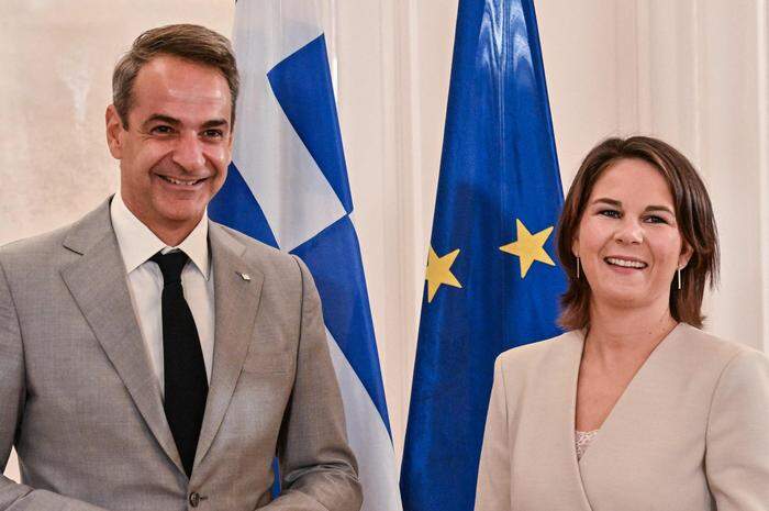 Der griechische Premier Kyriakos Mitsotakis und die deutsche Außenministerin Annalena Baerbock