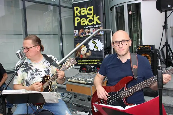 Musikalisch sorgten die Mitglieder der Gruppe RagPack für beste Unterhaltung im Bereich des Rathaus Café in Köflach.