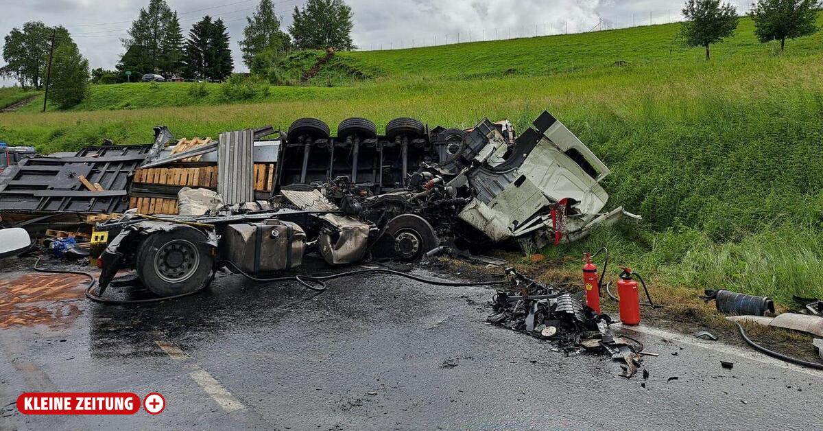 Totalsperre : Sattelschlepper kollidierten bei Unfall auf der B 317