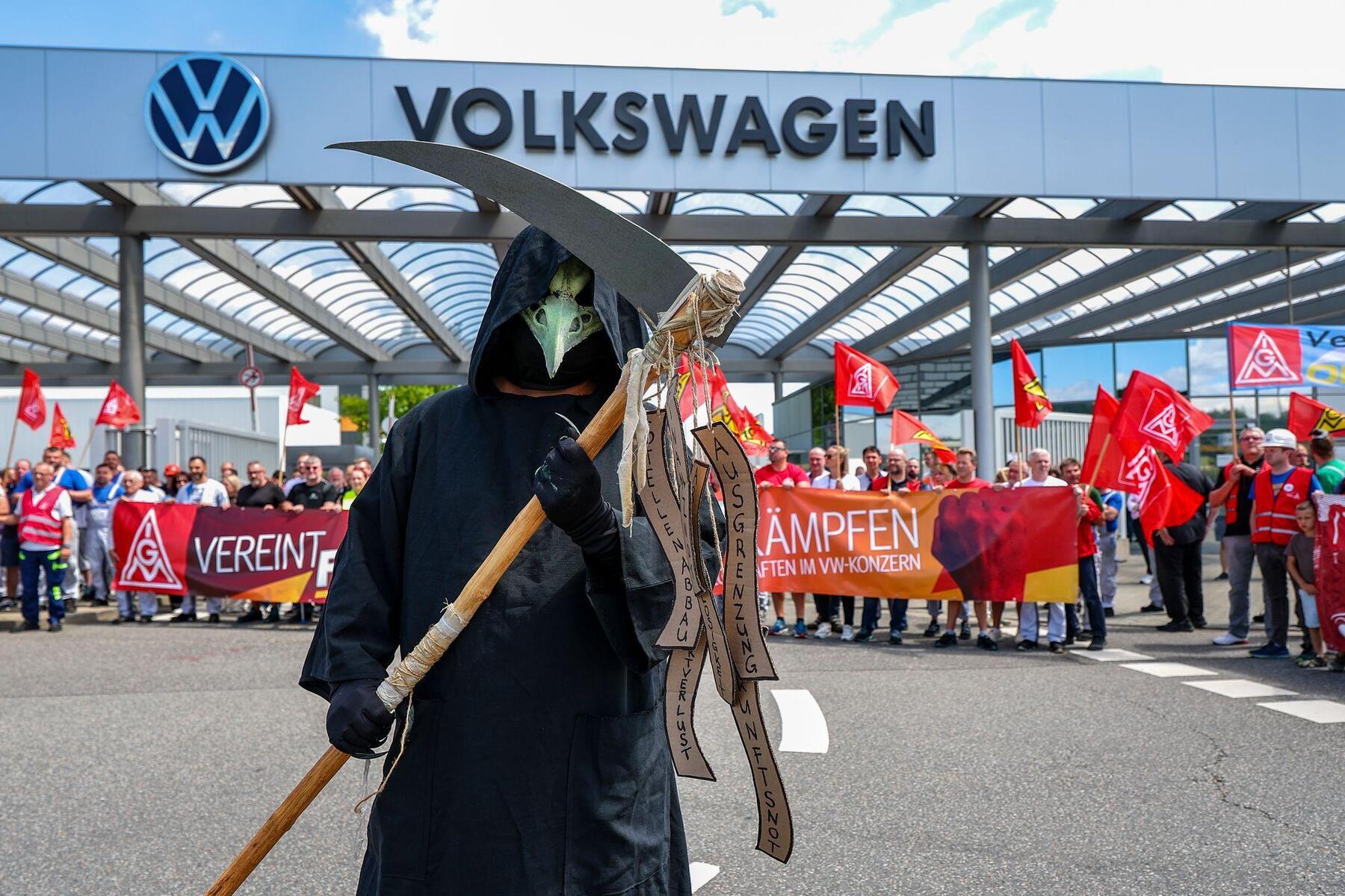 VW-Chef droht mit Abbau von bis zu 50.000 Stellen weltweit