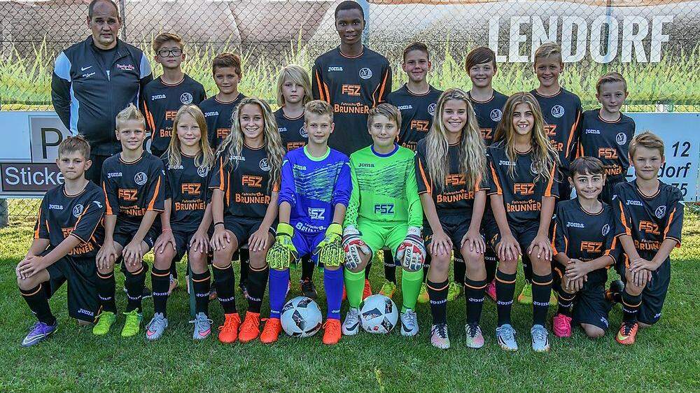 Die Fußballerinnen und Fußballer der Lendorfer U13 jubelten