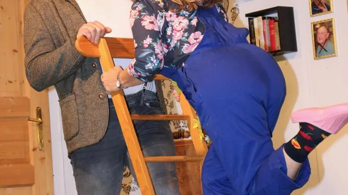 Mit der diesjährigen Kriminalkomödie „Die verschwundenen Untermieter“ feierten die Mitglieder der Theatergruppe Lipizzanerheimat im ausverkauften Saal des Restaurant Pizzburg in Sankt Johann ob Hohenburg eine fulminante Premiere. Unter der Gesamtleitung von Hannes Knapp präsentierten sich Robert Marcher, Manuela Loi, Nathalie Lechner, Marcel Marcher, Sigrid Pagger, Hermelinde Sauer und Judith Haas in absoluter Bestform und sorgten für Spannung bis zur letzten Minute. 