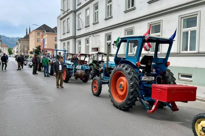 Bei einem Cappuccino aus der Piaggio Ape im italienischen Flair tauschte man sich über Technik und gemeinsame Ausfahrten aus