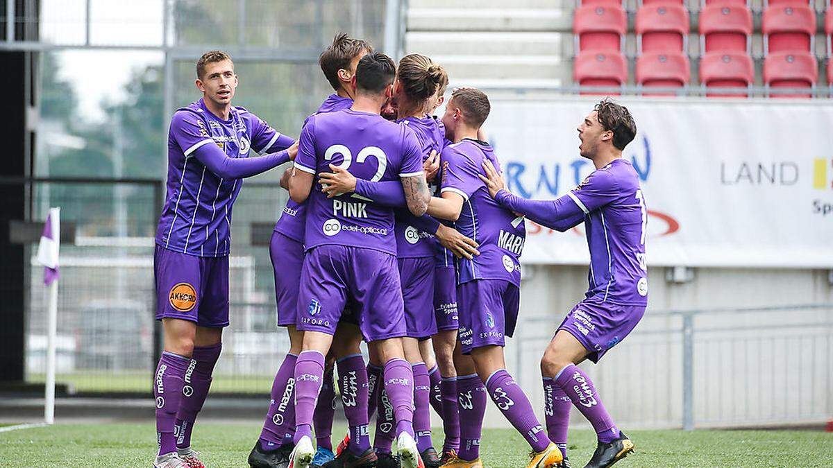 Jubel bei den Violetten nach dem klaren 3:0-Heimerfolg gegen den GAK