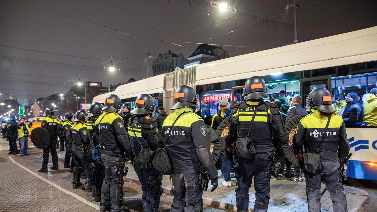 In Amsterdam ist es zu gewalttätigen Ausschreitungen gegen Fans der israelischen Fußball-Mannschaft Maccabi Tel Aviv gekommen.