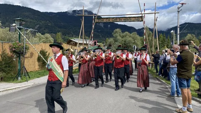 Die Musikkapelle Aich sorgte ...