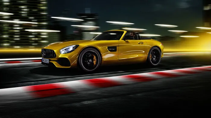 Passend zum Frühling erweitert Mercedes sein Sportwagen-Portfolio mit dem neuen AMG GT S Roadster um ein reizvolles Open-Air-Angebot. In die interne Rangordnung sortiert er sich zwischen dem AMG GT Roadster und dem nochmals leistungsstärkeren AMG GT C Roadster ein.