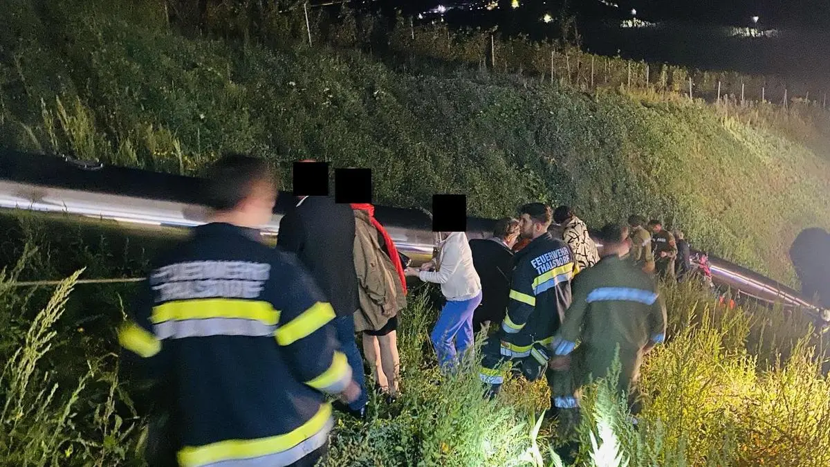 Schwierige Bergung der 17 Personen entlang der Rutsche