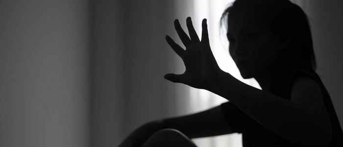 Die Tatverdächtigen traten dem Mädchen mehrmals gegen den Kopf