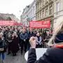ABD0080_20240124 - WIEN - ÖSTERREICH: ++ HANDOUT ++ ZU APA0382 VOM 24.1.2024 - Rund 2.000 Arbeitnehmerinnen und Arbeitnehmer haben heute am Mittwoch, 24. Jänner 2024, ihrem Ärger über die stockenden Verhandlungen für den Kollektivvertrag 2024 für die 90.000 Beschäftigten der IT-Branche Luft gemacht und vor der WKÖ in Wien protestiert. - FOTO: APA/ÖGB/ROLAND DE ROO - ++ WIR WEISEN AUSDRÜCKLICH DARAUF HIN, DASS EINE VERWENDUNG DES BILDES AUS MEDIEN- UND/ODER URHEBERRECHTLICHEN GRÜNDEN AUSSCHLIESSLICH IM ZUSAMMENHANG MIT DEM ANGEFÜHRTEN ZWECK UND REDAKTIONELL ERFOLGEN DARF - VOLLSTÄNDIGE COPYRIGHTNENNUNG VERPFLICHTEND ++
