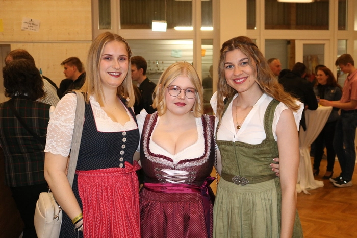 Katrin, Natalie und Nadine waren von Anfang an dabei und genossen das Osterkränzchen bis zum Schluss.