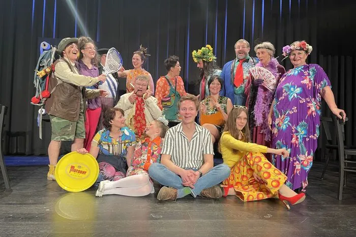 Das Ensemble der "Pension Schöller".