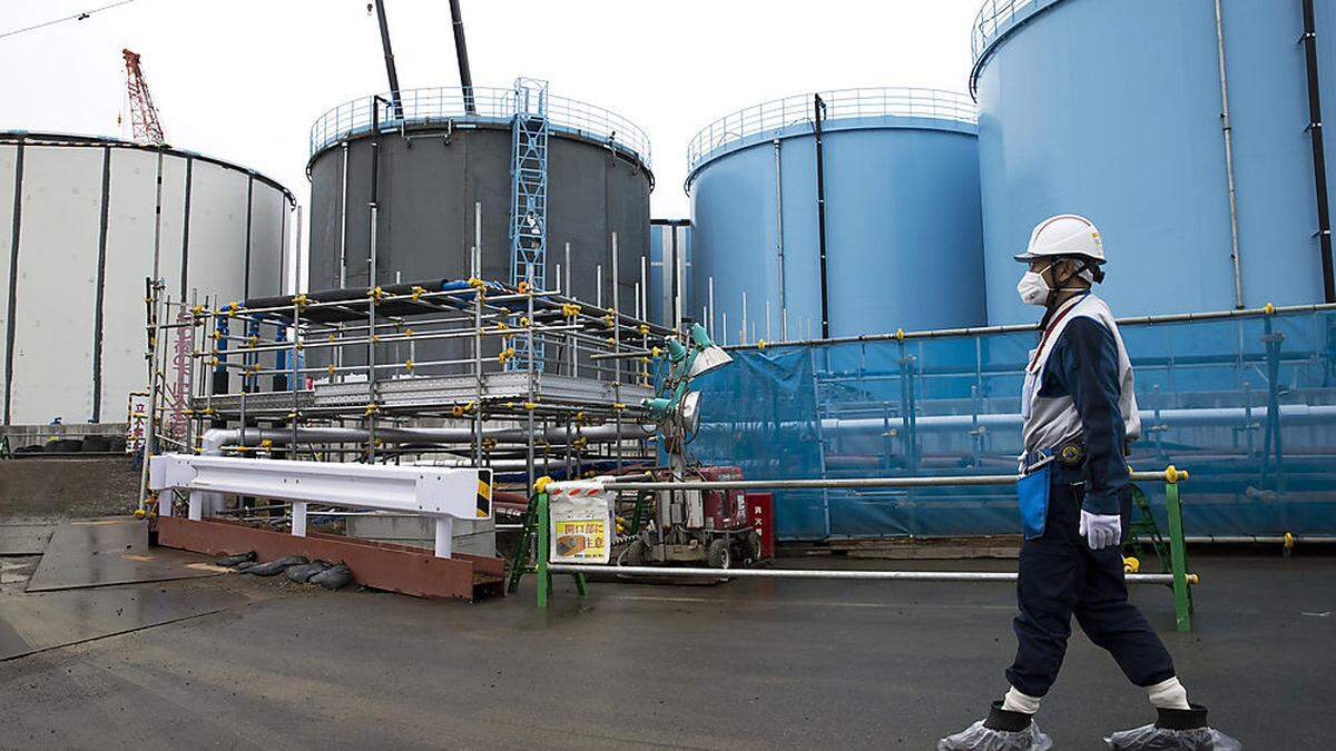 Verstrahltes Wasser in riesigen Kühlbehältern