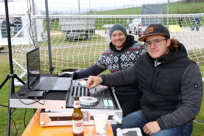 Die Veranstaltung wurde durch Moderator Andreas Warmuth (Links) moderiert, die Musik dazu gab es von Florian Krassnitzer.