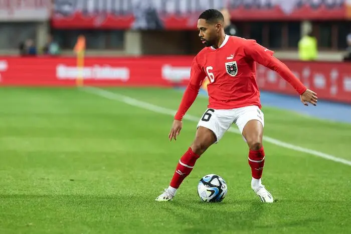 Philipp Mwene: 5
Hatte auf der linken Seite weder mit Brandt noch mit Sanè wirkliche Problem, schaltete sich aber selbst oft in die Offensive ein. Ein starke Leistung auf der „falschen“ Seite.