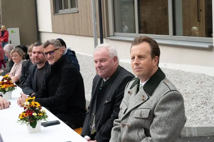 Gemeinsam mit zahlreichen Ehrengästen wie dem ehemaligen Landeshauptmann Hermann Schützenhöfer, Landesrat Karlheinz Manuel Kornhäusl und Bürgermeister Andreas Kühberger, örtlichen Vereinen und Musikvereinen der Nachbargemeinden sowie mit der Mauterner Bevölkerung wurde die Eröffnung gefeiert.