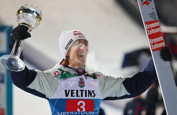 OBERSTDORF,GERMANY,29.DEC.25 - NORDIC SKIING, SKI JUMPING - FIS World Cup, Four Hills Tournament, large hill, men. Image shows the rejoicing of Daniel Tschofenig (AUT). Keywords: trophy. Photo: GEPA pictures/ Thomas Bachun
