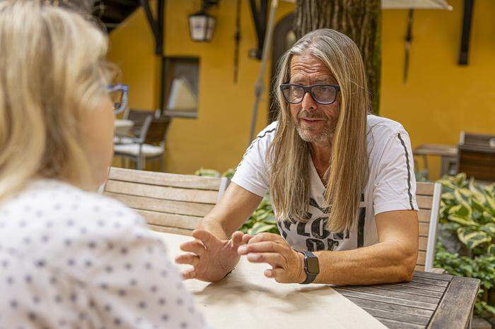 Helmut Brunner im Gespräch mit Redakteurin Simone Jäger im GH König in Griffen