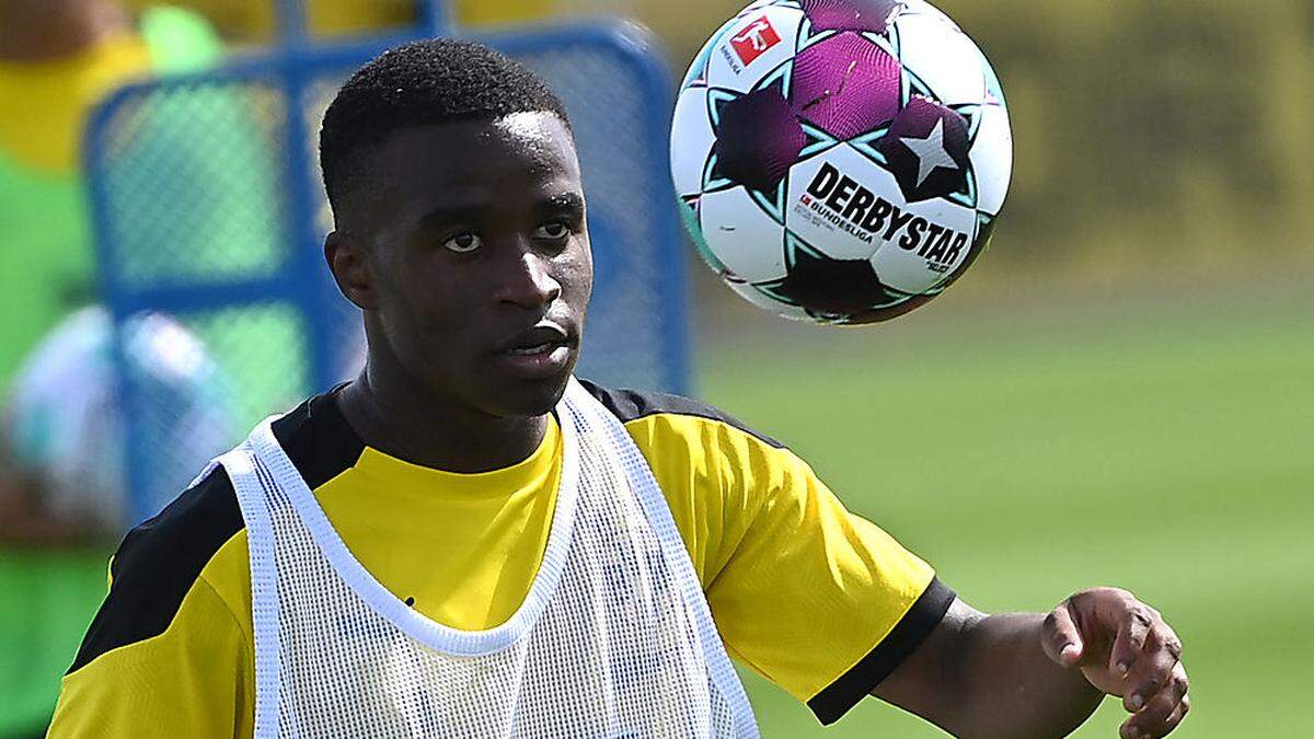 Youssoufa Moukoko wurde zum jüngsten Bundesliga-Debütanten