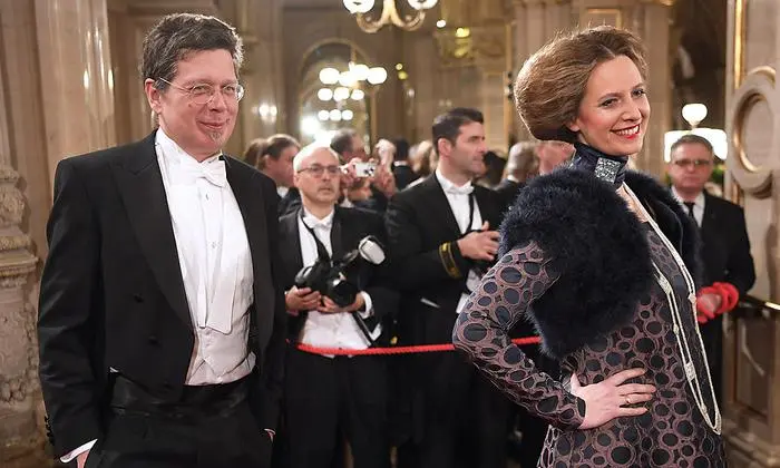 ABD0208_20180208 - WIEN - ÖSTERREICH: Schriftsteller Franzobel mit Ehefrau Maxi Blaha im Rahmen des Opernballes am Donnerstag, 8. Februar 2018, in der Wiener Staatsoper. - FOTO: APA/ROLAND SCHLAGER