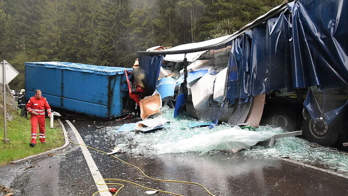 Ein Mensch kam bei diesem Lkw-Unfall ums Leben