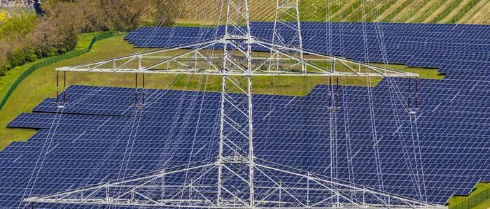 Wechselrichter steuern, wann und wie viel Strom eine Solaranlage oder ein Batteriespeicher ins öffentliche Netz speist