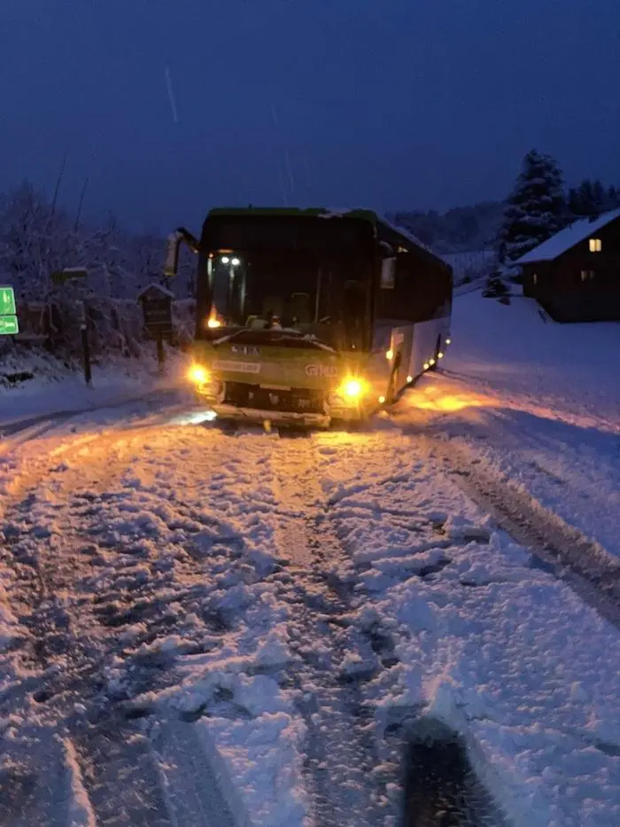 In der Früh musste ein Linienbus geborgen werden