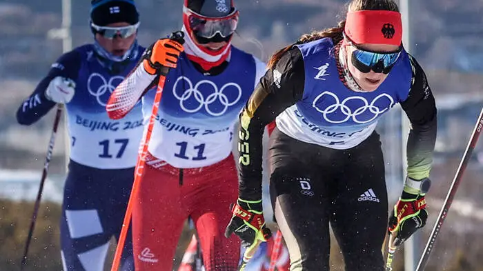 Teresa Stadlober erwischte einen guten Start und sicherte sich schnell einen Platz in der Spitzengruppe der Medaillenanwärterinnen.