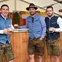 Prost und Mahlzeit! Auf der Wiesn wird Tracht getragen, das sind sich Sandro Schager, Michael Zemasch und Matthias Dorfer einig