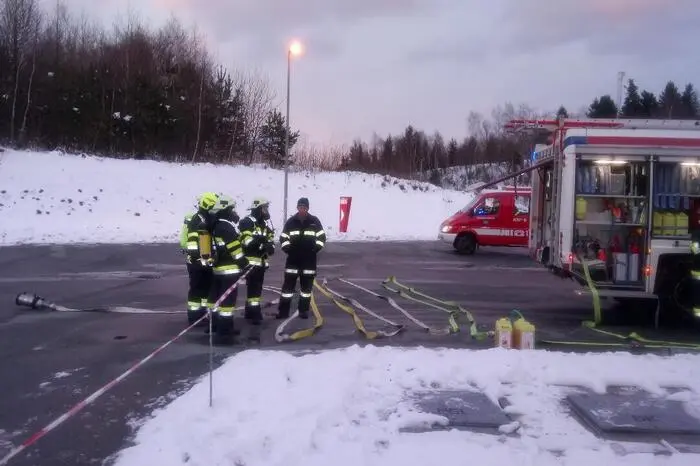 ... aus einem Tankwagen war bei der A2-Raststätte Schäffern Naphatalin ausgetreten.