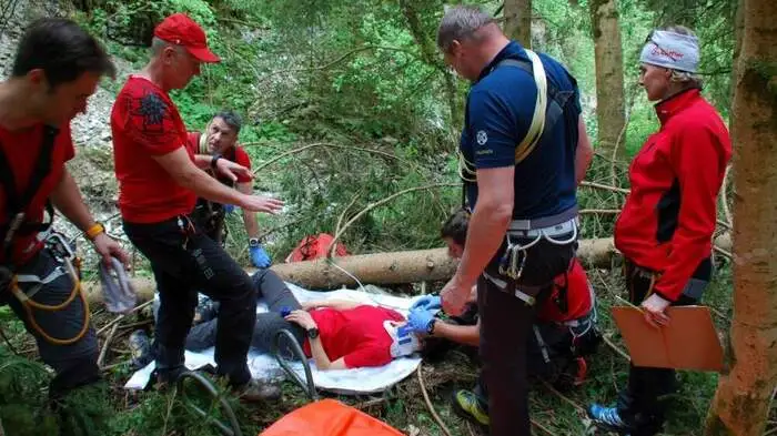 In der Romaischlucht bei Waldbach fand die bezirksübergreifende Bergrettungsübung statt.