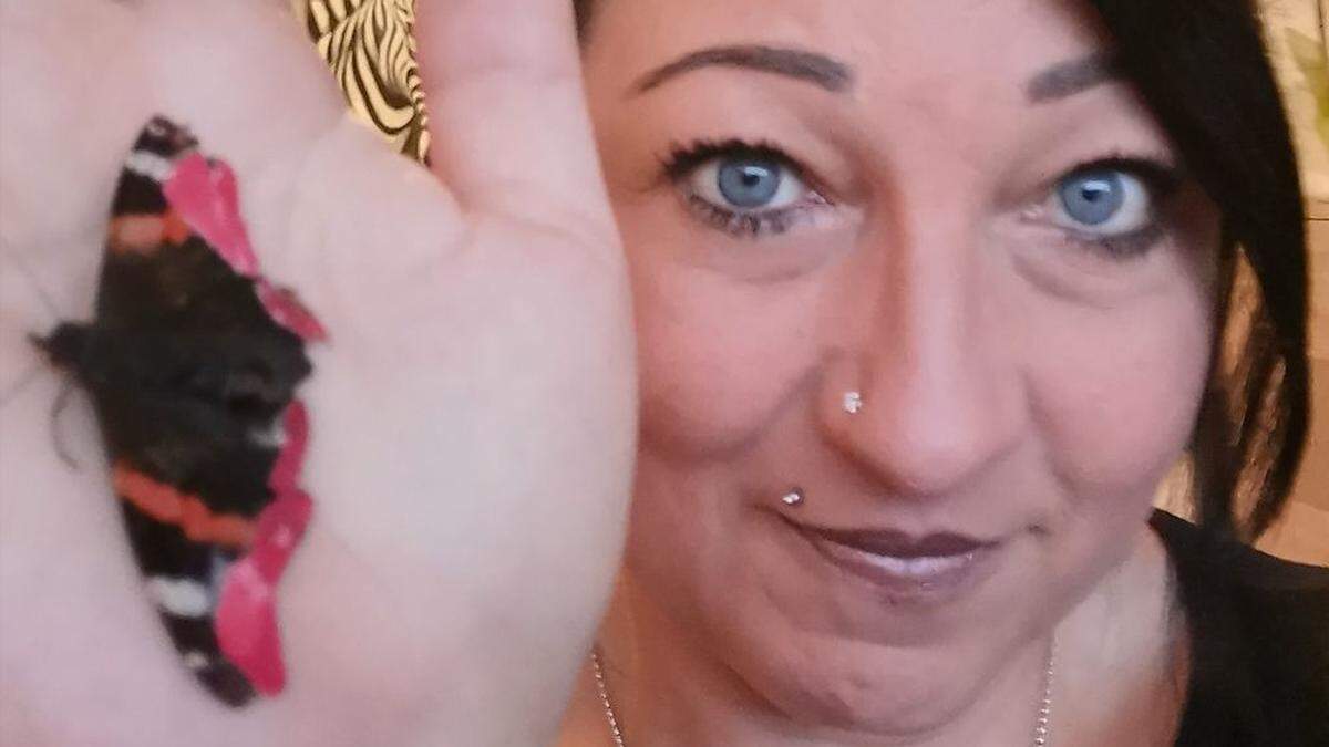 Sandra Treffner aus Leoben fertigte einem Schmetterling künstliche Flügel an