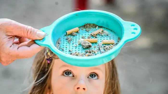 Zigarettenstummel am Spielplatz wegzuwerfen wird teuer