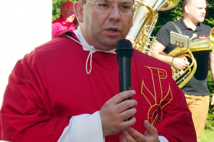 Nach der Messe, zelebriert von Pfarrer Gerald Wimmer, nahm Franz Horn vom „Bartholomä-Komitee“ die Begrüßung vor.