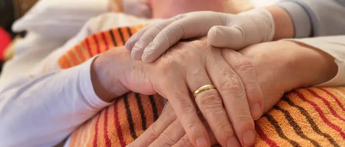 Die Frau leidet unter massiven gesundheitlichen Einschränkungen