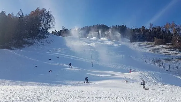 Die Schneekanonen laufen fast ohne Pause