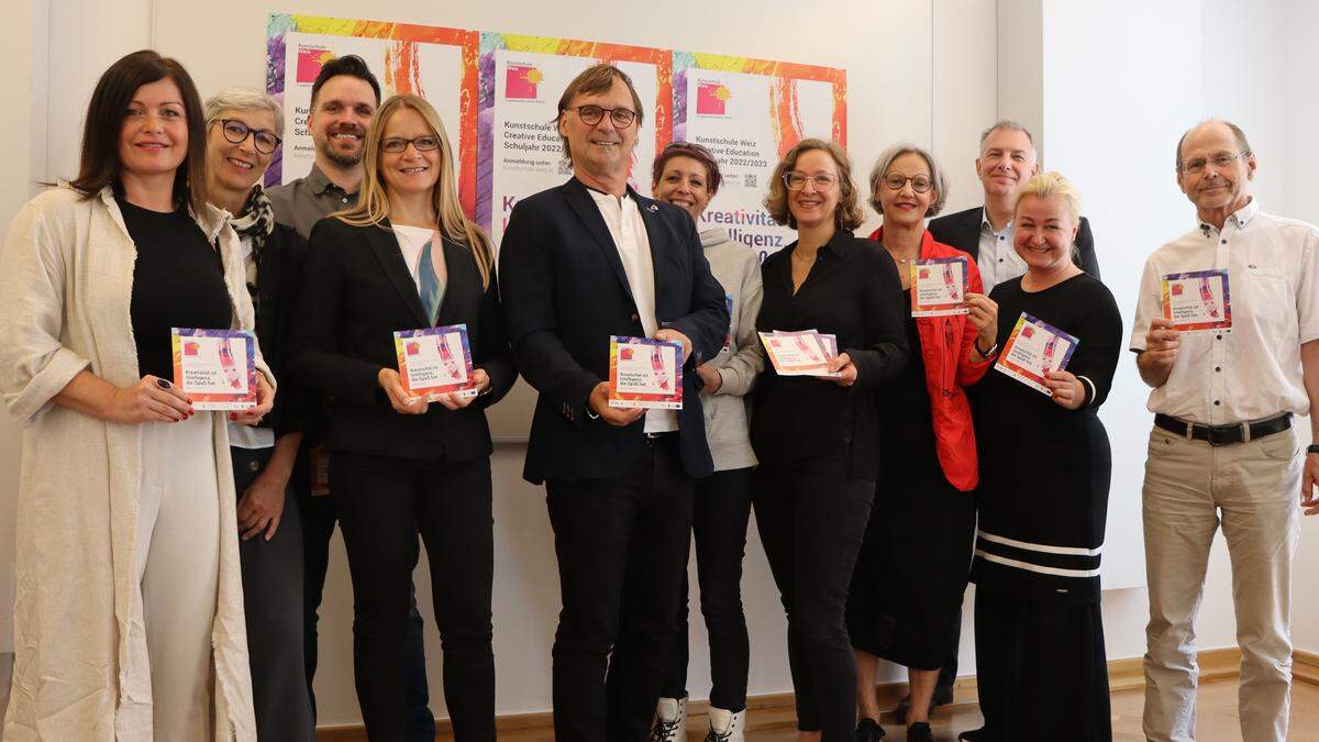 Birgit Tröster, Gudrun Eggenreich, Robert Keglevic, Anita Buchgraber, Bürgermeister Erwin Eggenreich, Daniela Vogl, Astrid Kury, Theres Hinterleitner, Johann König, Iris Absenger-Helmli und Kulturreferent Oswin Donnerer 