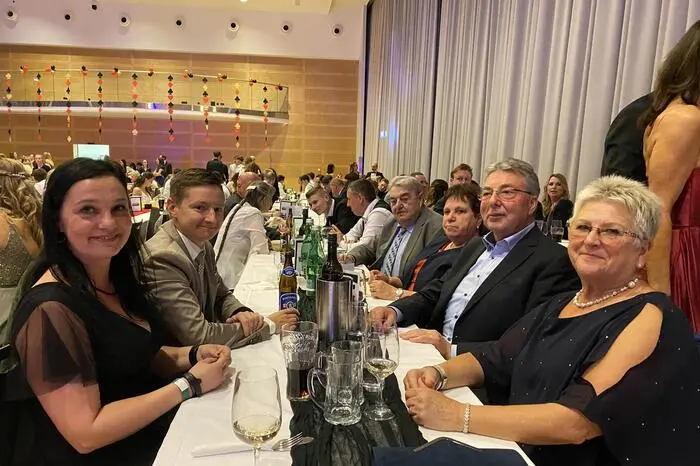 Auch die aufwendig dekorierte Halle und die musikalischen Highlights trugen dazu bei, den Ball zu einem unvergesslichen Ereignis zu machen.