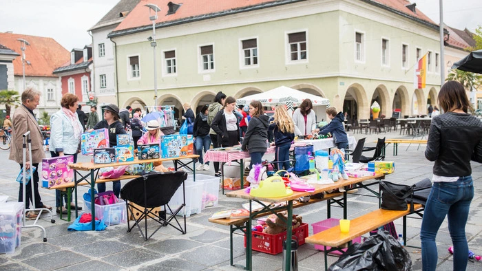 Am Hauptplatz in Völkermarkt wurde am Samstag beim großen Bezirkskinderflohmarkt des Marktreferats der Stadtgemeinde fleißig getauscht und getandelt.