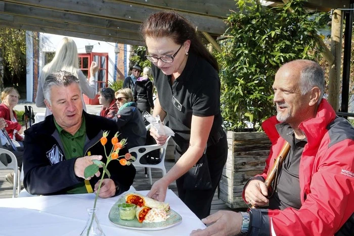 ...die Gastlichkeit und vielfältige Kulinarik unseres Ortes hervorstreichen"...