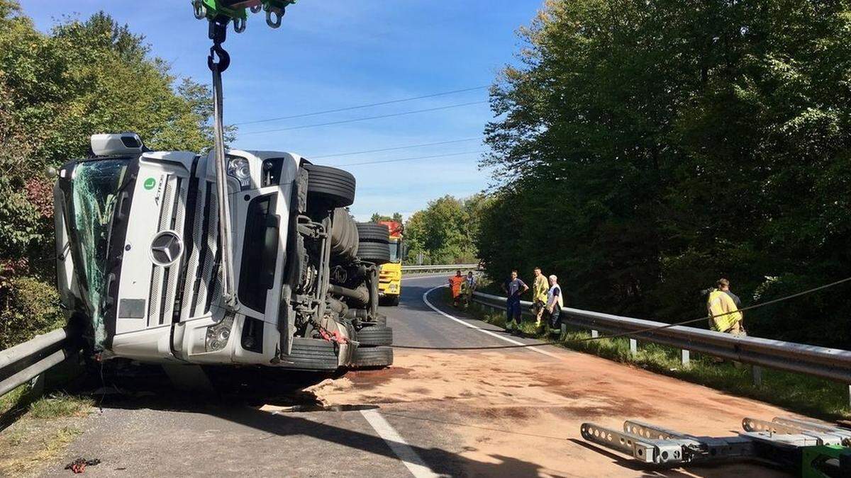 Der umgekippte Sattelschlepper