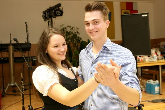 Mit dem Auftanz der Landjugend (LJ) Glödnitz wurde der Ball im Kultursaal Hochsteiner eröffnet.